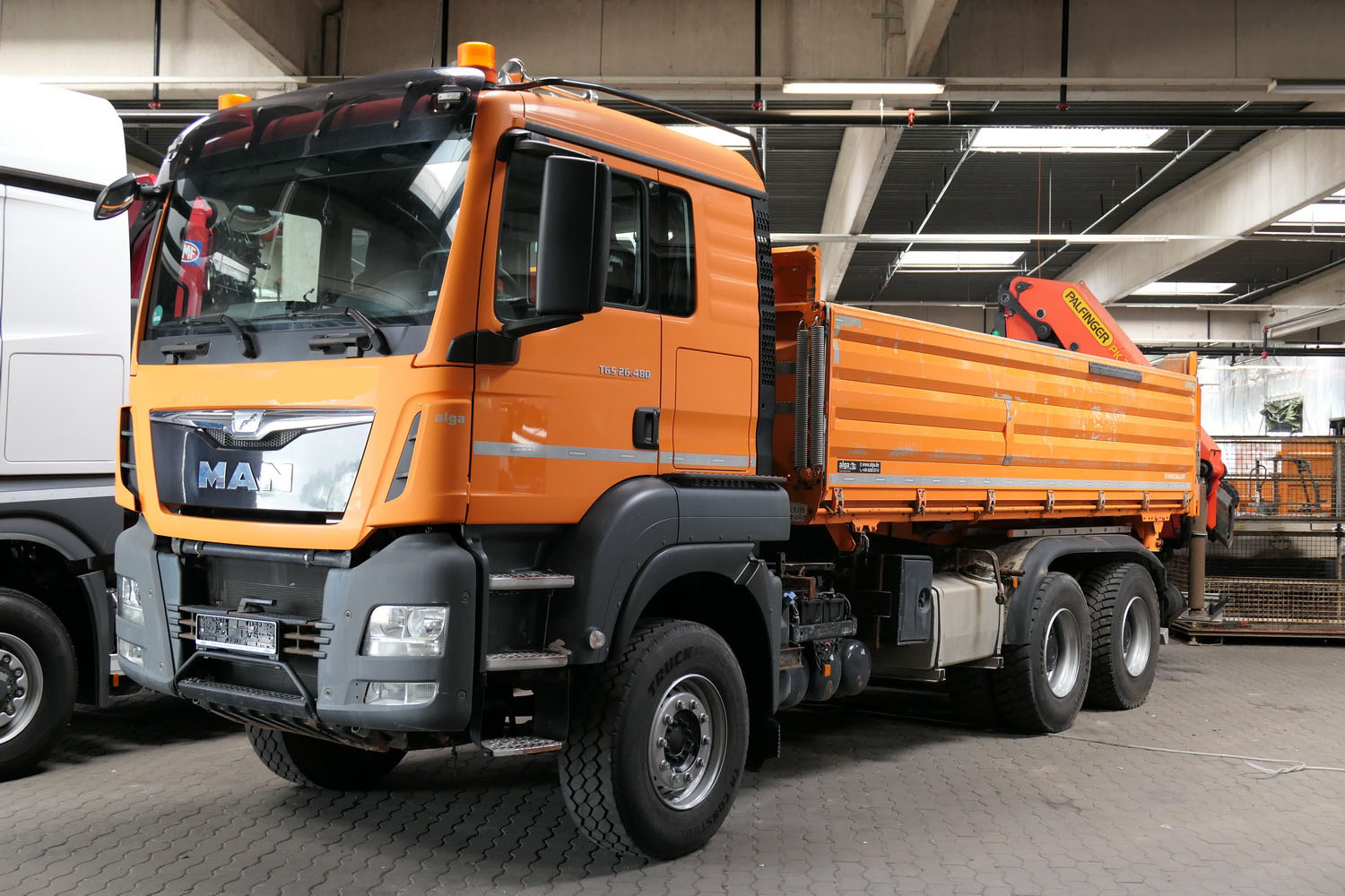 MAN 26.480 TGS  3 Seiten Kipper m. Kran